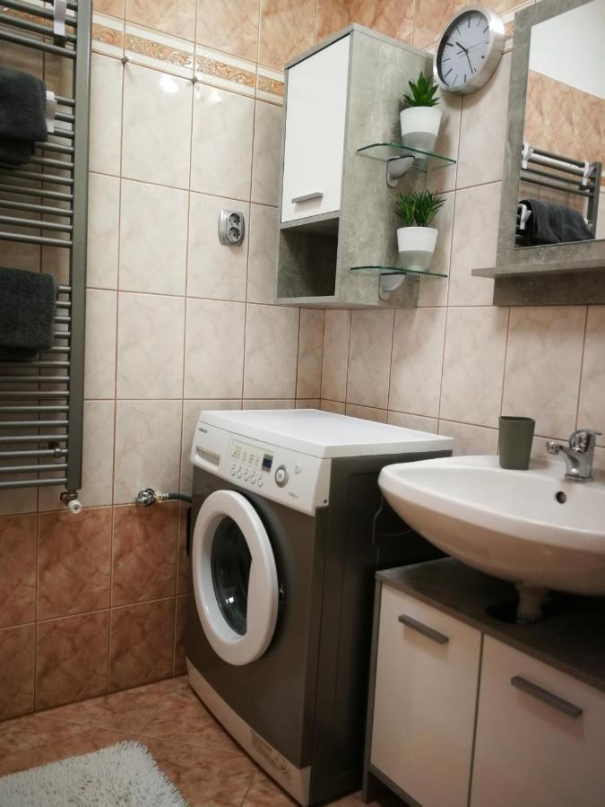 Voeroesmarty Apartman Miskolc - Belvaros - Downtown Екстериор снимка