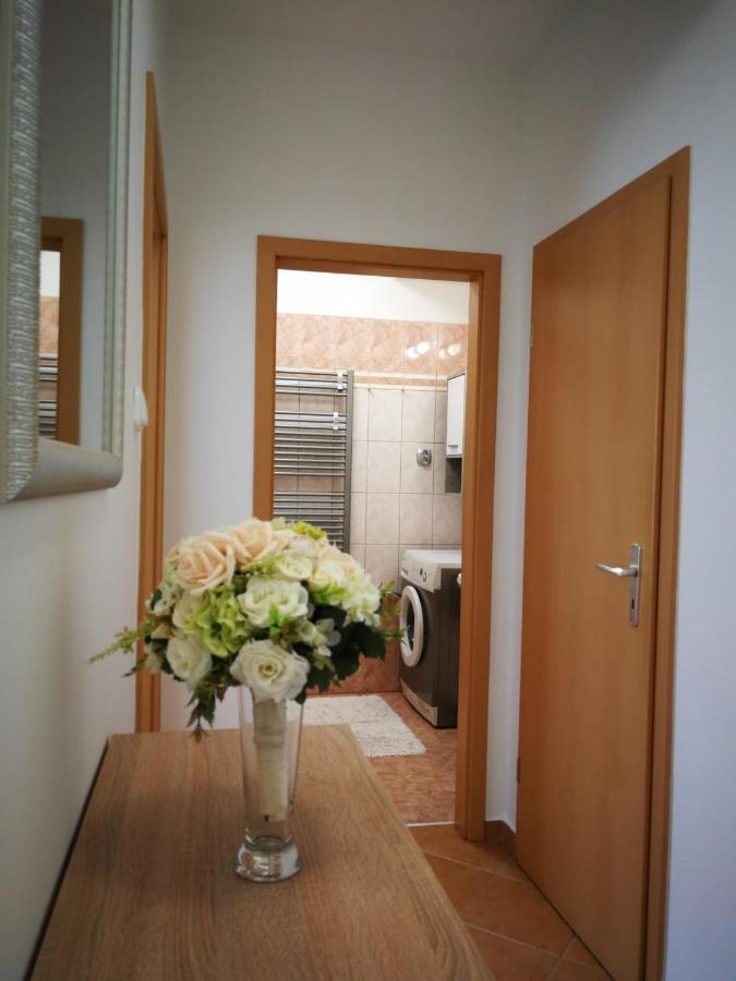 Voeroesmarty Apartman Miskolc - Belvaros - Downtown Екстериор снимка