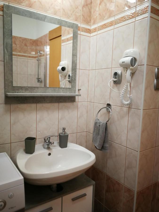 Voeroesmarty Apartman Miskolc - Belvaros - Downtown Екстериор снимка